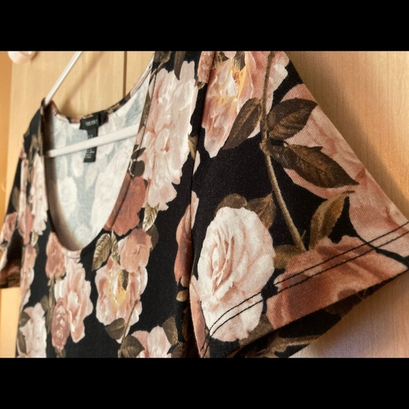 Forever 21 short sleeve floral dress - Picture 5 of 6